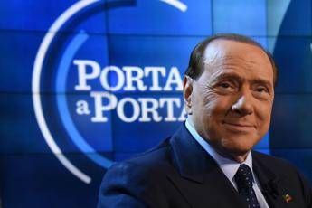 Berlusconi con Deneuve: Ha detto cose sante Berlusconi con Deneuve: Ha detto cose sante