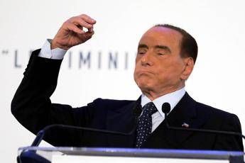 Berlusconi: M5S distruggerebbe l'Italia Berlusconi: M5S distruggerebbe l'Italia