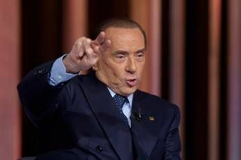Un male per le imprese, Berlusconi boccia decreto dignità Un male per le imprese, Berlusconi boccia decreto dignità