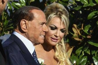 Ladri in fuga finiscono nella villa di Berlusconi Ladri in fuga finiscono nella villa di Berlusconi