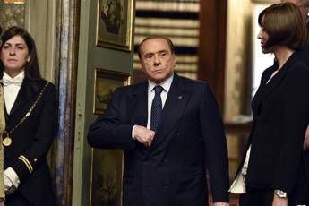 Basta schiaffi, Forza Italia chiude a M5S Basta schiaffi, Forza Italia chiude a M5S