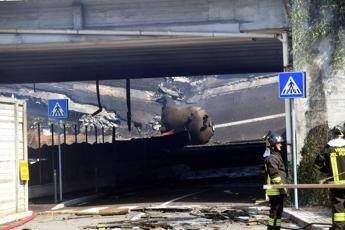 Bologna, inferno sul raccordo: due morti Bologna, inferno sul raccordo: due morti