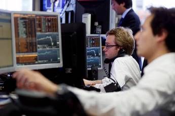 Piazza Affari chiude positiva su dato Pil (+0,99%), bene Fca e Atlantia Piazza Affari chiude positiva su dato Pil (+0,99%), bene Fca e Atlantia