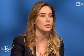 Riforme, scoppia il caso su partigiani e referendum. Bersani contro Boschi Riforme, scoppia il caso su partigiani e referendum. Bersani contro Boschi