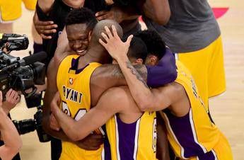 Kobe Bryant, Lakers ritira maglie Kobe Bryant, Lakers ritira maglie