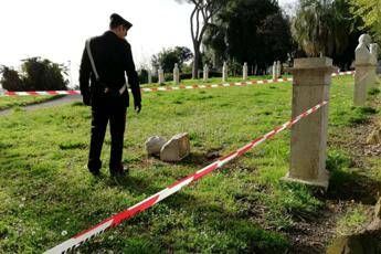 Roma, vandali in azione al Gianicolo Roma, vandali in azione al Gianicolo