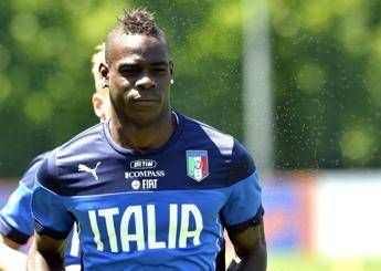 Ko per affaticamento muscolare, Balotelli lascia ritiro azzurro Ko per affaticamento muscolare, Balotelli lascia ritiro azzurro