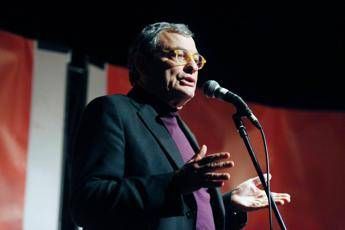 Lutto nel giornalismo, è morto Oliviero Beha Lutto nel giornalismo, è morto Oliviero Beha