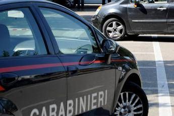 Sequestra e violenta la compagna per giorni Sequestra e violenta la compagna per giorni