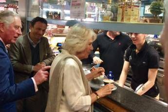 Firenze, Carlo e Camilla al mercato della frutta Firenze, Carlo e Camilla al mercato della frutta