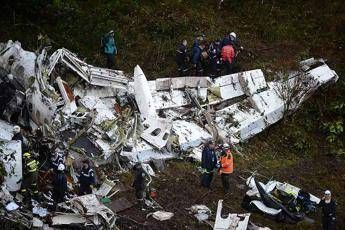 Tragedia Chapecoense, SOS pilota: Manca carburante /Ascolta Tragedia Chapecoense, SOS pilota: Manca carburante /Ascolta