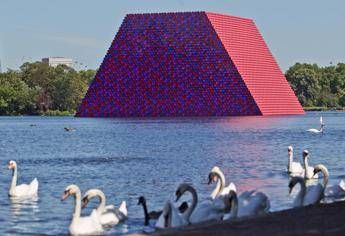 'London Mastaba', la nuova opera di Christo 'London Mastaba', la nuova opera di Christo