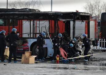 Autobus in fiamme in Cina, 17 morti. Si sospetta incendio doloso Autobus in fiamme in Cina, 17 morti. Si sospetta incendio doloso