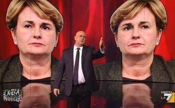 Crozza-Guidi: Una non può fare nemmeno un regalino al fidanzato che deve dimettersi /Video Crozza-Guidi: Una non può fare nemmeno un regalino al fidanzato che deve dimettersi /Video