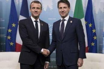 Conte vola a Parigi Conte vola a Parigi