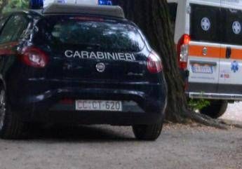 Uccide la moglie con la mannaia e ferisce bimbo di 3 anni Uccide la moglie con la mannaia e ferisce bimbo di 3 anni