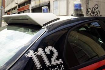 Milano, cosparge di benzina la moglie che vuole lasciarlo: muore ustionato Milano, cosparge di benzina la moglie che vuole lasciarlo: muore ustionato