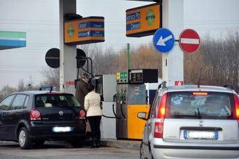 Carburanti, prezzi fermi dopo i ribassi Carburanti, prezzi fermi dopo i ribassi