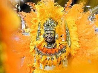 Febbre di samba, i colori e la musica del Carnevale di Rio Febbre di samba, i colori e la musica del Carnevale di Rio