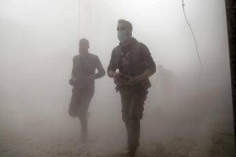 Caschi bianchi in pericolo, Israele li scorta fuori dalla Siria Caschi bianchi in pericolo, Israele li scorta fuori dalla Siria