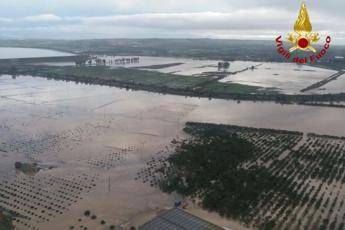 Fiumi di fango e gente sui tetti, Sicilia sott'acqua Fiumi di fango e gente sui tetti, Sicilia sott'acqua