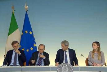 Via libera a Def e Manovra: Conti in ordine, niente tasse Via libera a Def e Manovra: Conti in ordine, niente tasse