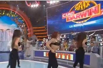 Casting 'spericolati', il precedente di 'Ciao Darwin' con omofobi e razzisti Casting 'spericolati', il precedente di 'Ciao Darwin' con omofobi e razzisti