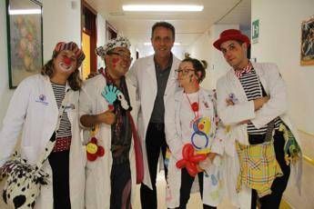 'Un sorriso per gli anziani', al Gemelli clownterapia contro la solitudine 'Un sorriso per gli anziani', al Gemelli clownterapia contro la solitudine