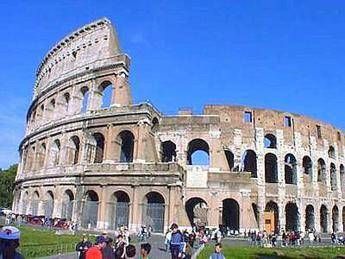 Colosseo, via libera al parco archeologico Colosseo, via libera al parco archeologico