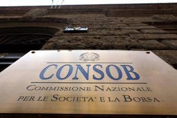 Consob, Padoan: E' autorità indipendente per legge Consob, Padoan: E' autorità indipendente per legge