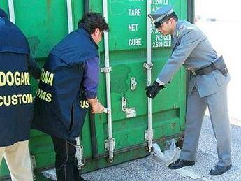 Cocaina in un container di banane sequestrata a Gioia Tauro Cocaina in un container di banane sequestrata a Gioia Tauro