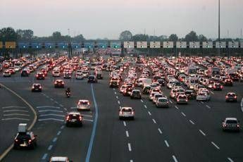 Con auto in coda smog alle stelle, i consigli al popolo del controesodo Con auto in coda smog alle stelle, i consigli al popolo del controesodo