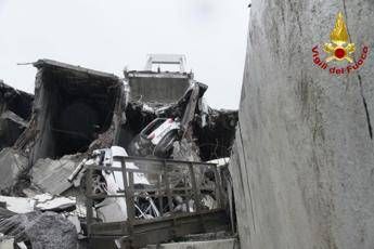 Genova, l'esperto: Crollo imprevedibile Genova, l'esperto: Crollo imprevedibile