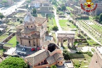 Crollo in chiesa, si indaga per disastro colposo Crollo in chiesa, si indaga per disastro colposo