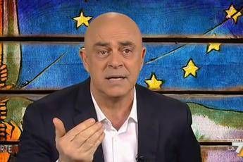 Crozza: Siamo in guerra. La politica non lo dice, ma tra i comici la notizia circola /Video Crozza: Siamo in guerra. La politica non lo dice, ma tra i comici la notizia circola /Video