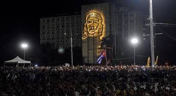 Funerali Fidel, inizia il trasferimento a Santiago de Cuba Funerali Fidel, inizia il trasferimento a Santiago de Cuba