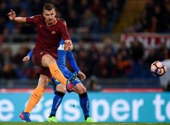Roma batte 3-1 il Sassuolo e resta seconda Roma batte 3-1 il Sassuolo e resta seconda