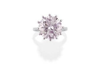 All'asta anello con raro diamante rosa stimato 180mila euro All'asta anello con raro diamante rosa stimato 180mila euro