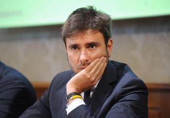 Mps, Di Battista: Draghi co-responsabile del dissesto Mps, Di Battista: Draghi co-responsabile del dissesto