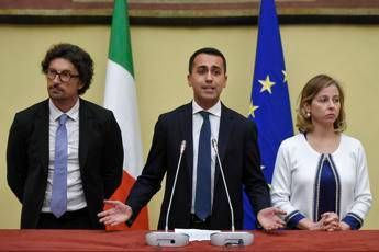 M5S consegna bozza contratto a Mattarella M5S consegna bozza contratto a Mattarella