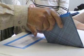 Andreatta (Pd) confermato sindaco Trento, a Bolzano si va al ballottaggio Andreatta (Pd) confermato sindaco Trento, a Bolzano si va al ballottaggio