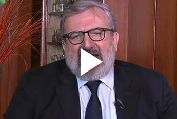 Emiliano: Sgarbi non esiste, è uno stress test per i talk show Emiliano: Sgarbi non esiste, è uno stress test per i talk show