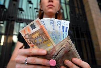 Lotta alla povertà, fino a 400 euro al mese a famiglia dal 2 settembre Lotta alla povertà, fino a 400 euro al mese a famiglia dal 2 settembre