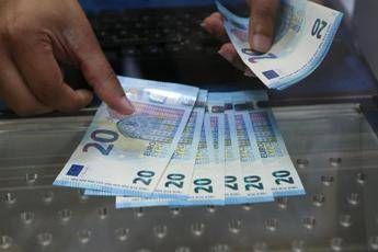 Borse, Milano in rosso con spread a 283 punti Borse, Milano in rosso con spread a 283 punti