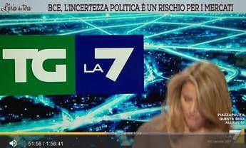 La7, giornalista scivola in diretta /Video La7, giornalista scivola in diretta /Video