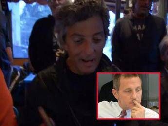 Fiorello dà la sveglia a Giannini: ''Benigni? Gli vuoi fa' proprio del male a Floris'' /VIDEO Fiorello dà la sveglia a Giannini: ''Benigni? Gli vuoi fa' proprio del male a Floris'' /VIDEO