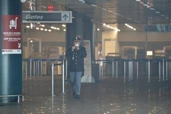 Fiumicino, Cub: Lunedì sciopero 4 ore. Dopo rogo centinaia intossicati Fiumicino, Cub: Lunedì sciopero 4 ore. Dopo rogo centinaia intossicati