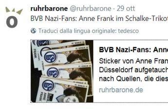 Spuntano adesivi Anna Frank con maglia Schalke Spuntano adesivi Anna Frank con maglia Schalke
