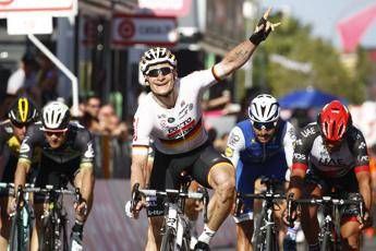 Giro d'Italia, a Greipel seconda tappa e maglia rosa Giro d'Italia, a Greipel seconda tappa e maglia rosa