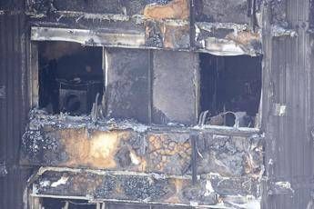 Rogo Londra, raccolti 3 milioni per residenti Grenfell tower Rogo Londra, raccolti 3 milioni per residenti Grenfell tower
